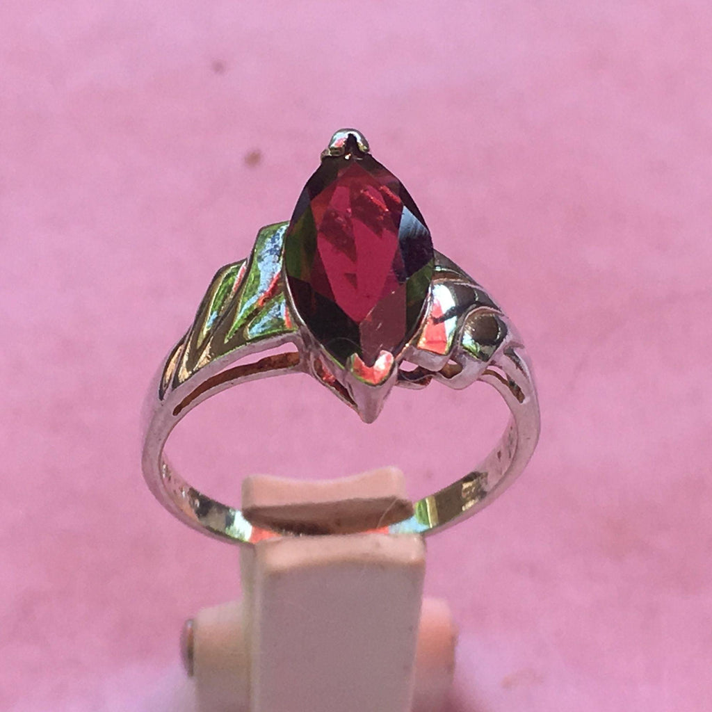 Beautiful size 7 sterling silver January birthstone ring