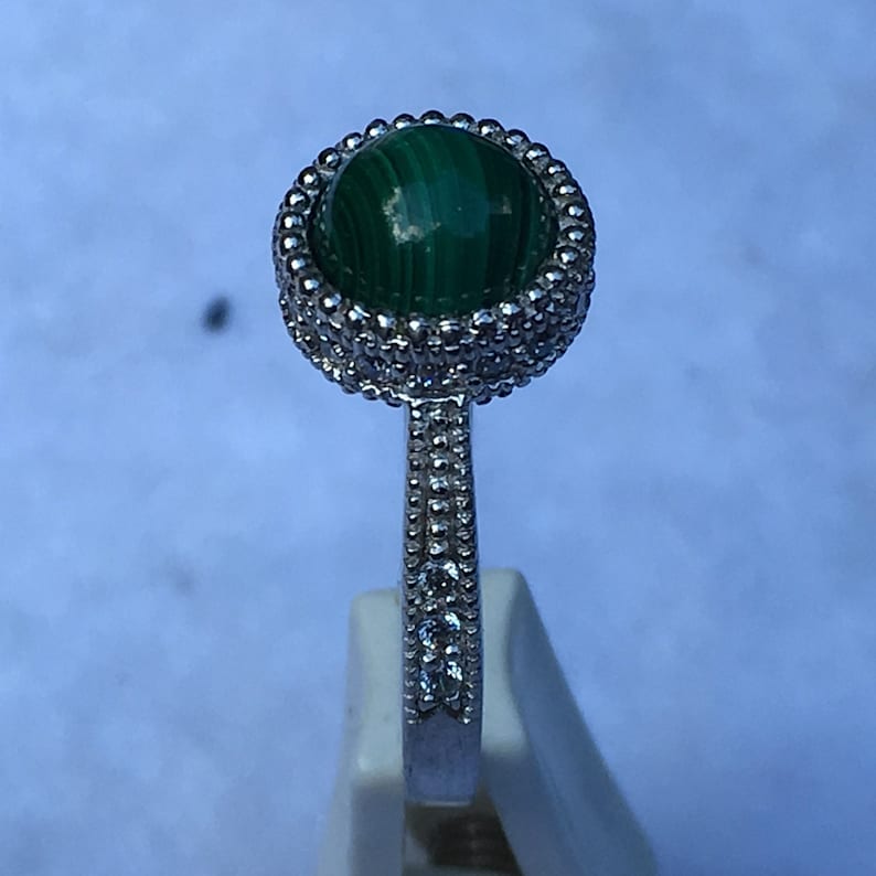 Since no two stones look alike, each malachite piece can have a unique appeal. 