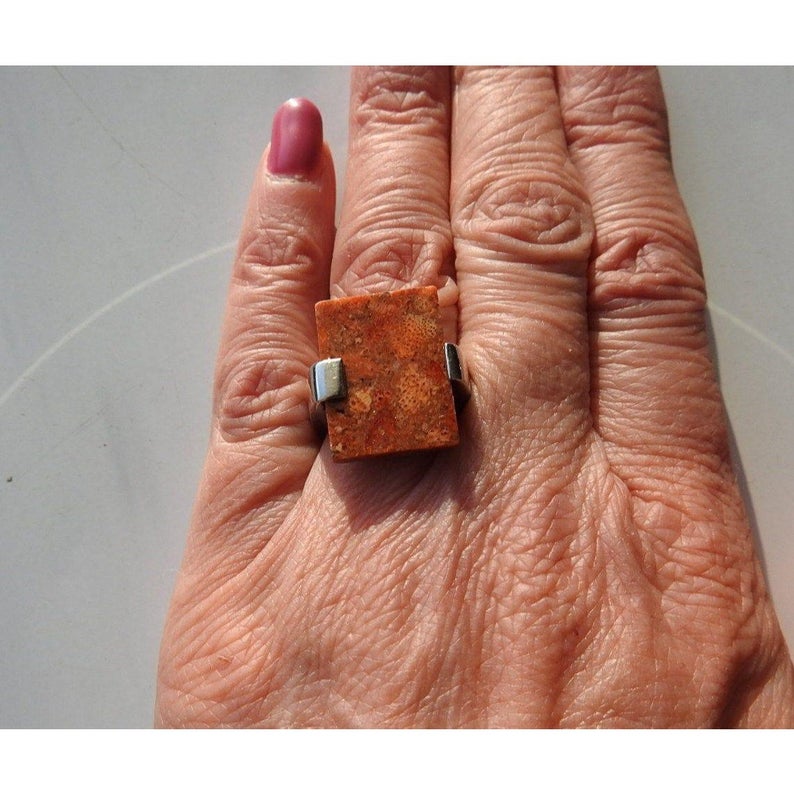 Unique silver ring in size 6 with beautiful shades of red and orange colors